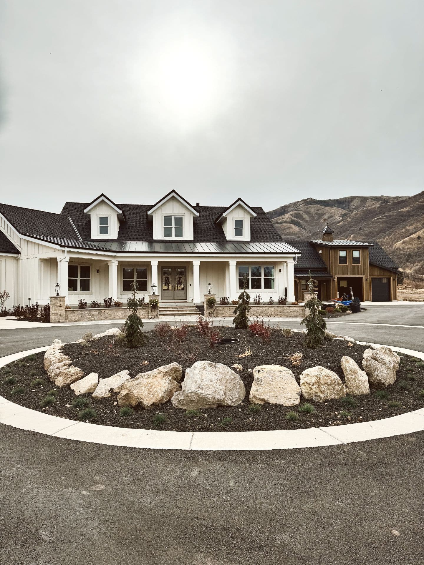 Farmhouse Landscape Design in Mantua